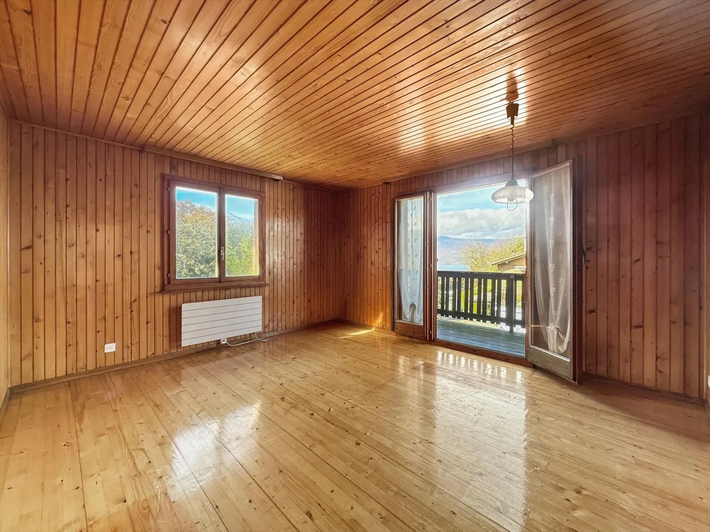 Charmantes individuelles Chalet mit Blick auf den See! - Foto 5 von 11