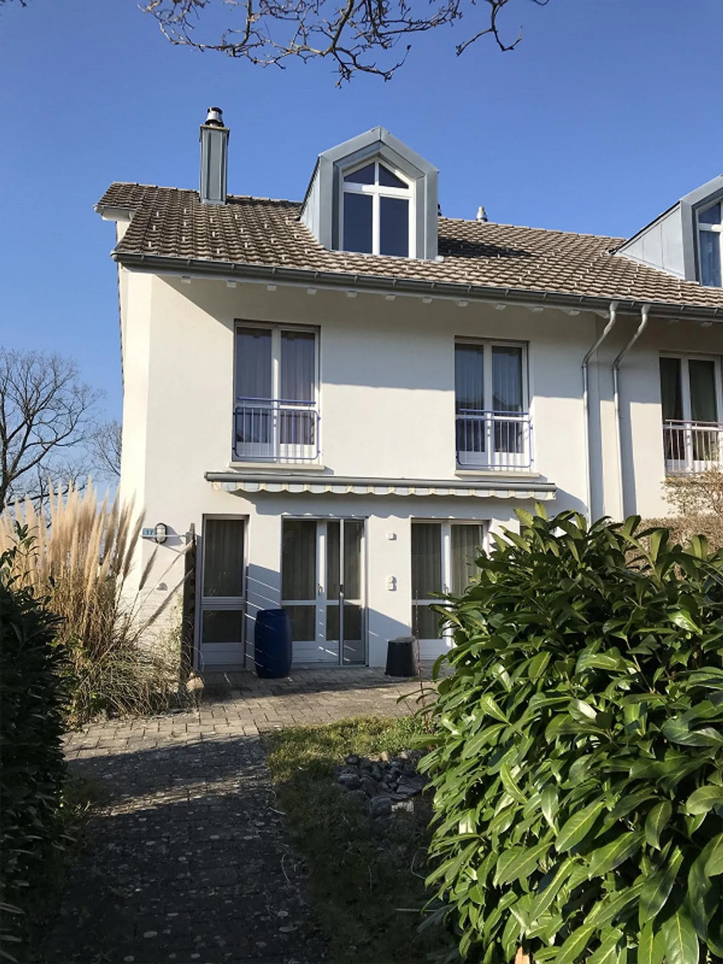 Small, large single-family house in a quiet residential area - Photo 1 of 30