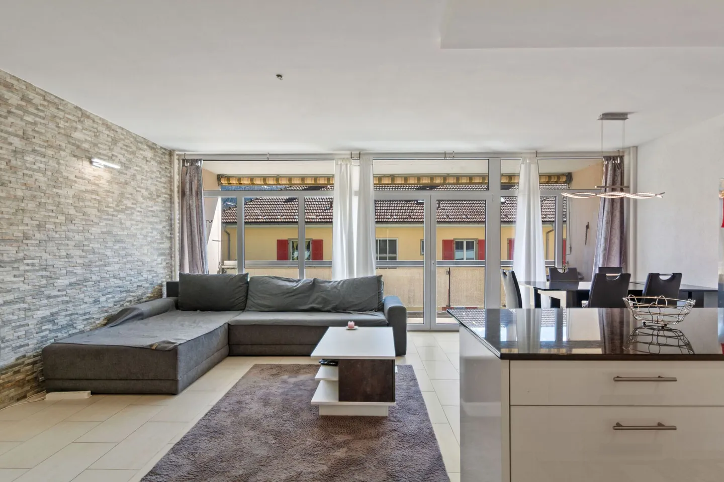 Appartamento ristrutturato con balcone - Foto 4 di 11