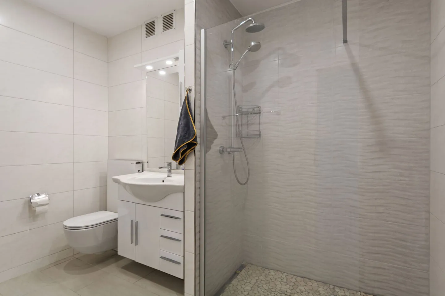 Appartamento ristrutturato con balcone - Foto 7 di 11