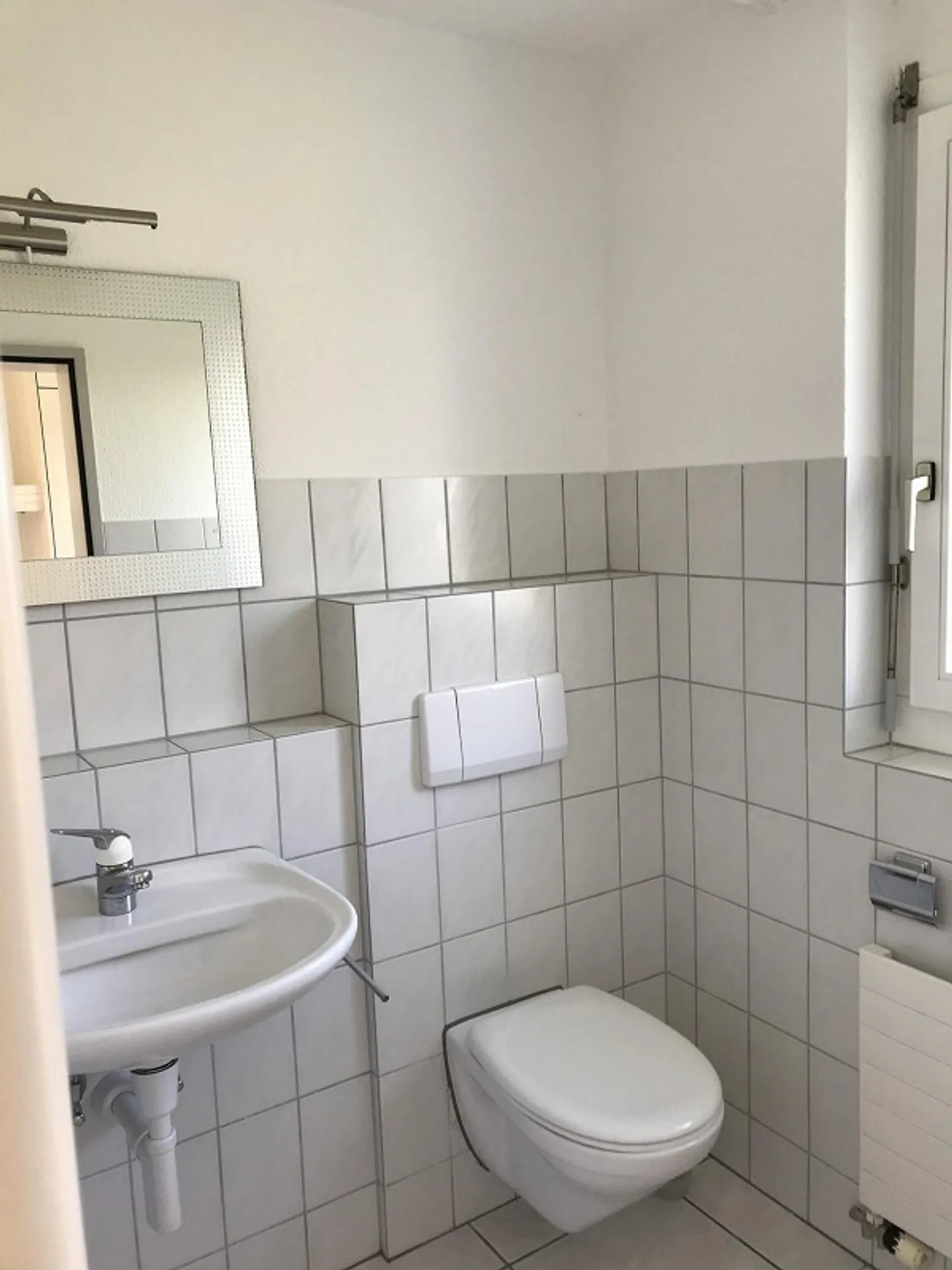 Small, large single-family house in a quiet residential area - Photo 5 of 30