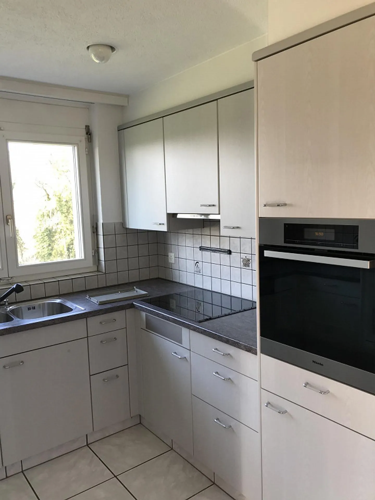 Small, large single-family house in a quiet residential area - Photo 6 of 30