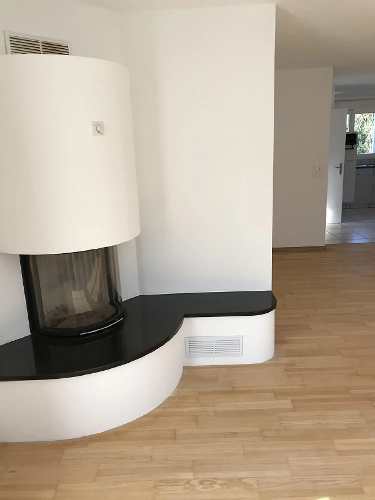 Small, large single-family house in a quiet residential area - Photo 8 of 30