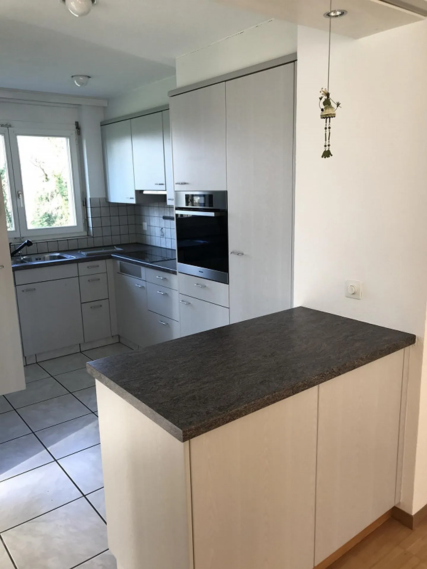 Small, large single-family house in a quiet residential area - Photo 9 of 30