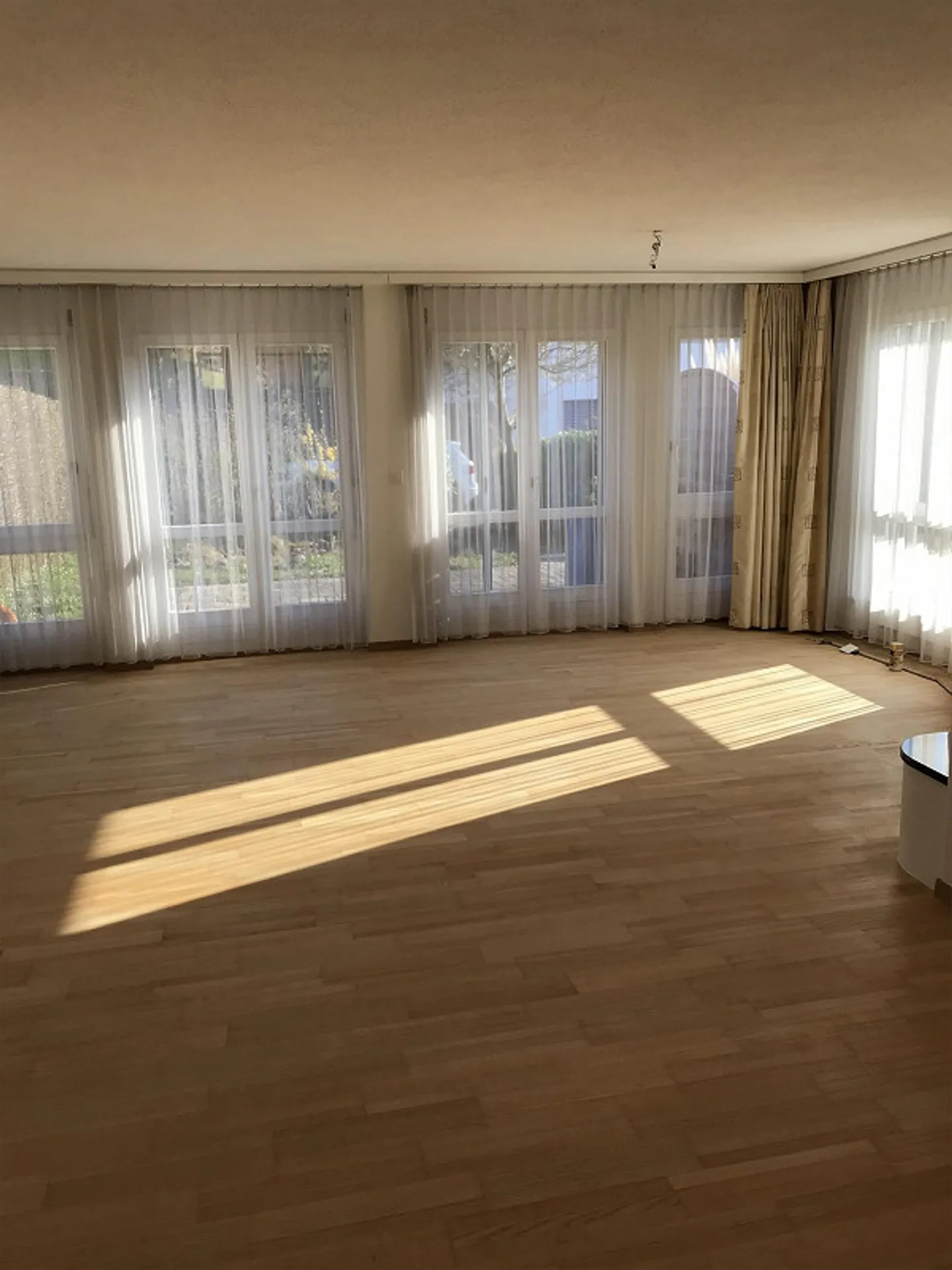 Small, large single-family house in a quiet residential area - Photo 10 of 30