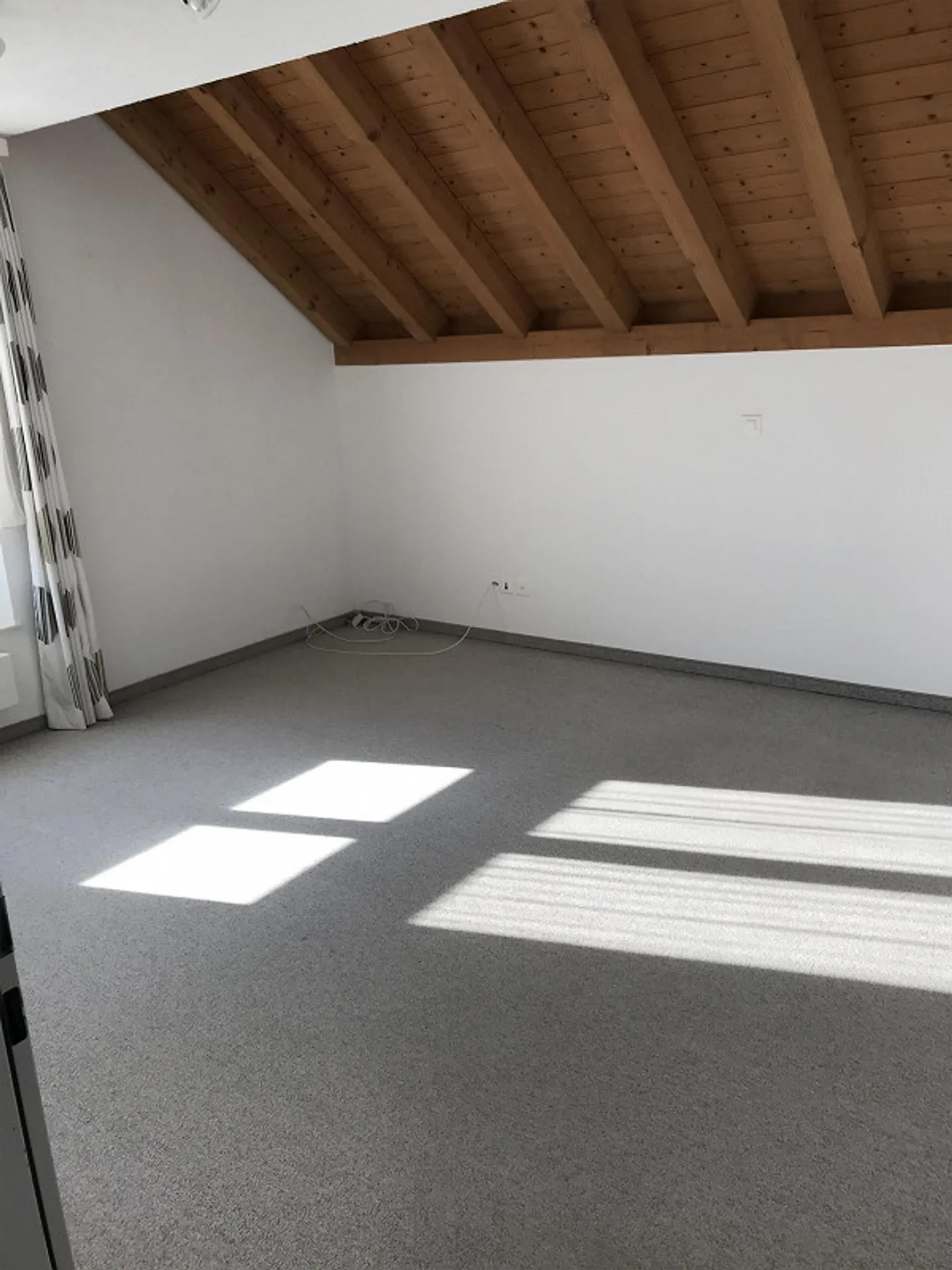 Small, large single-family house in a quiet residential area - Photo 11 of 30