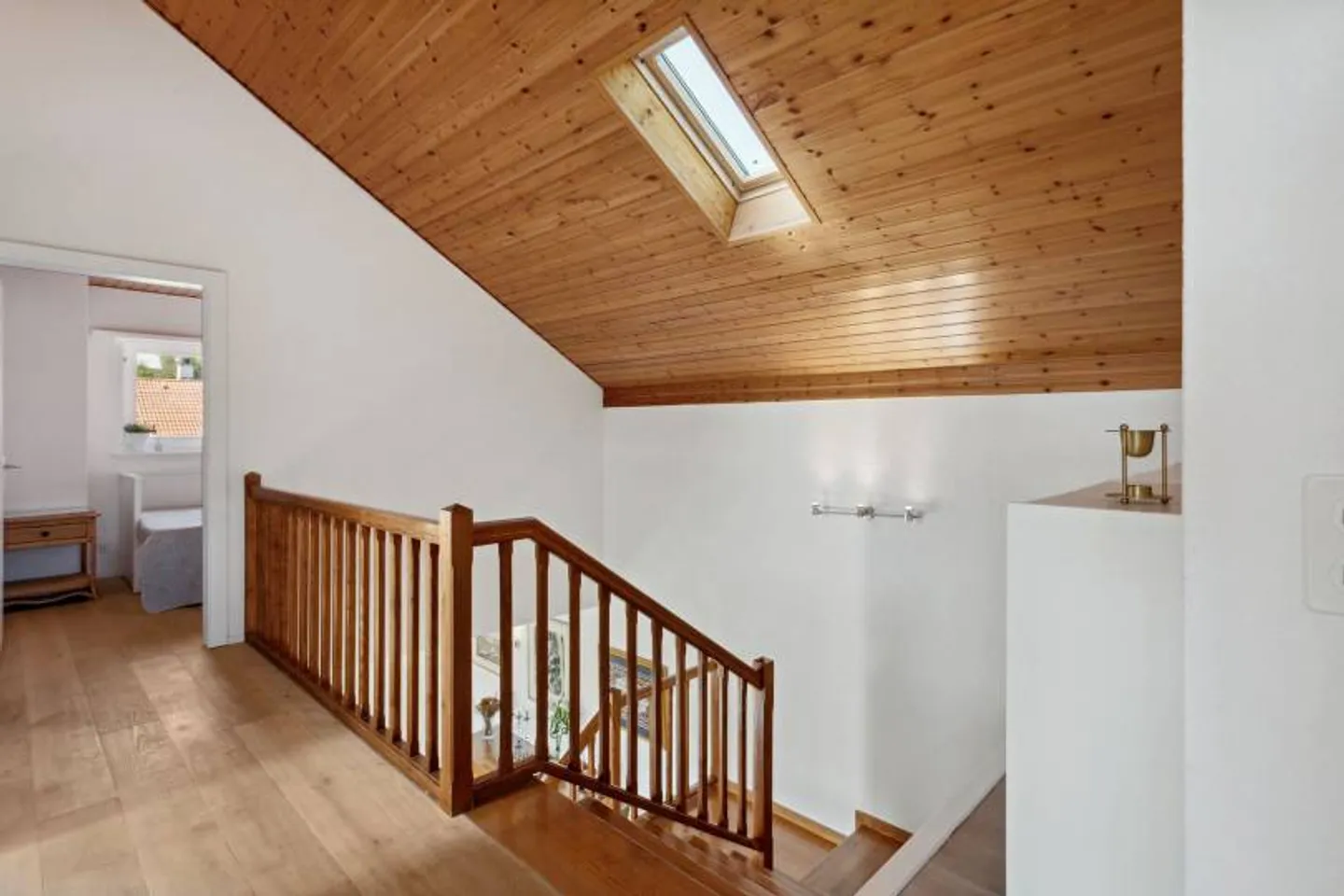 Villa unifamiliare in posizione tranquilla, vista mozzafiato, studio incluso - Foto 7 di 13