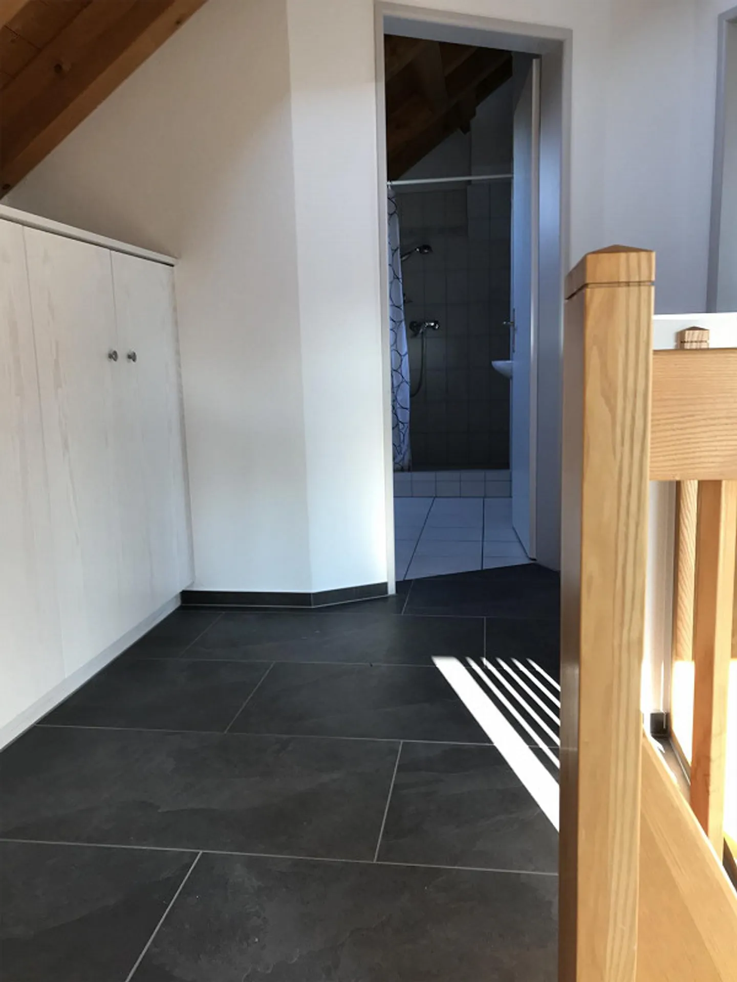 Small, large single-family house in a quiet residential area - Photo 17 of 30