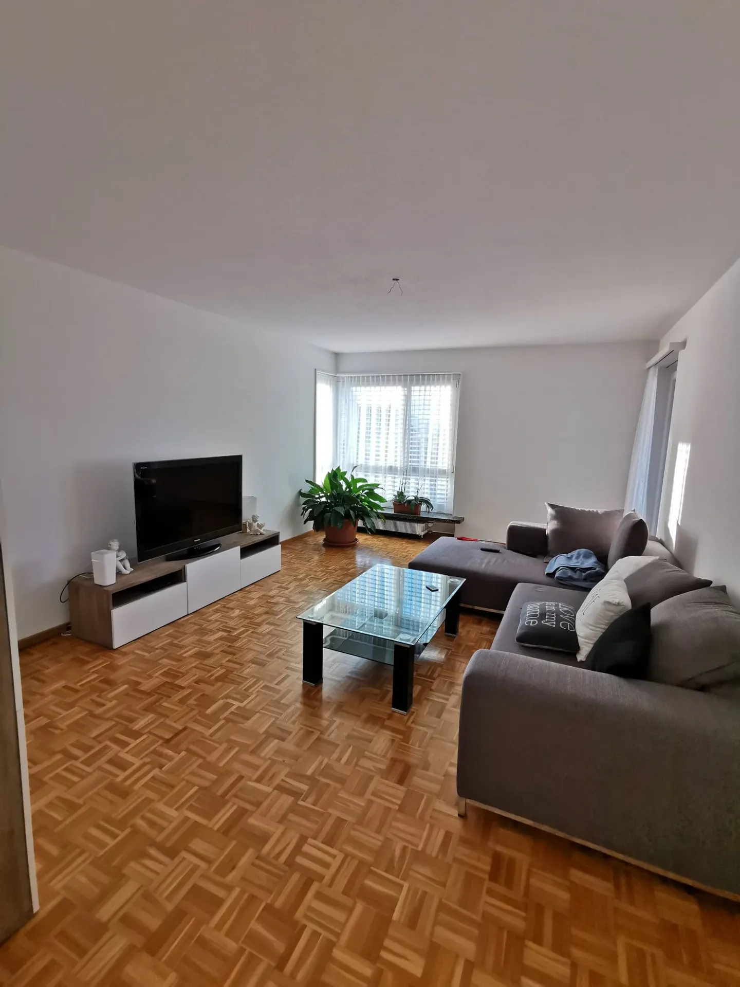 Apartment in a central location in Uetikon am See - Photo 2 of 10