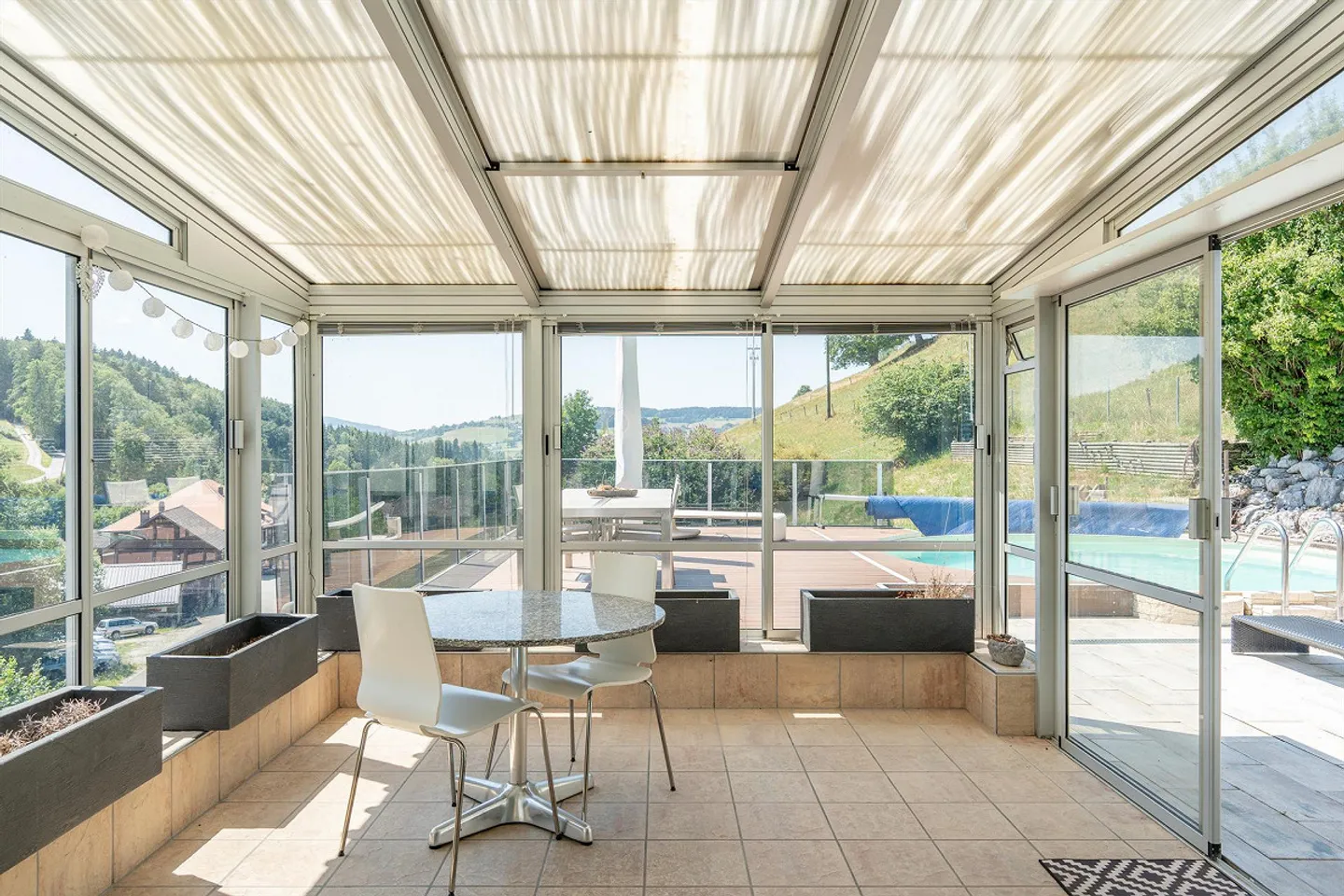 Freistehendes Einfamilienhaus mit Pool - Foto 6 von 14