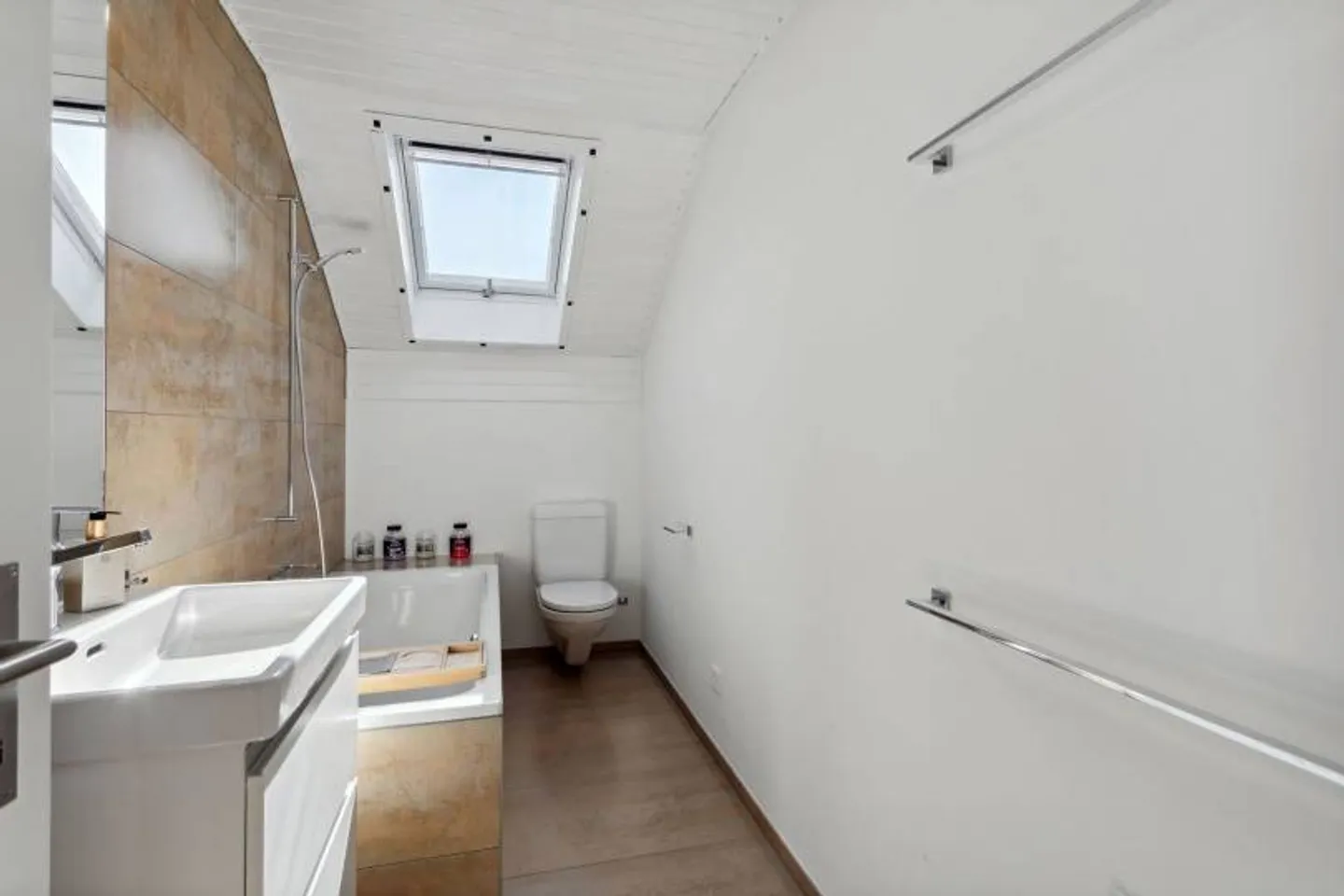 Villa unifamiliare in posizione tranquilla, vista mozzafiato, studio incluso - Foto 13 di 13