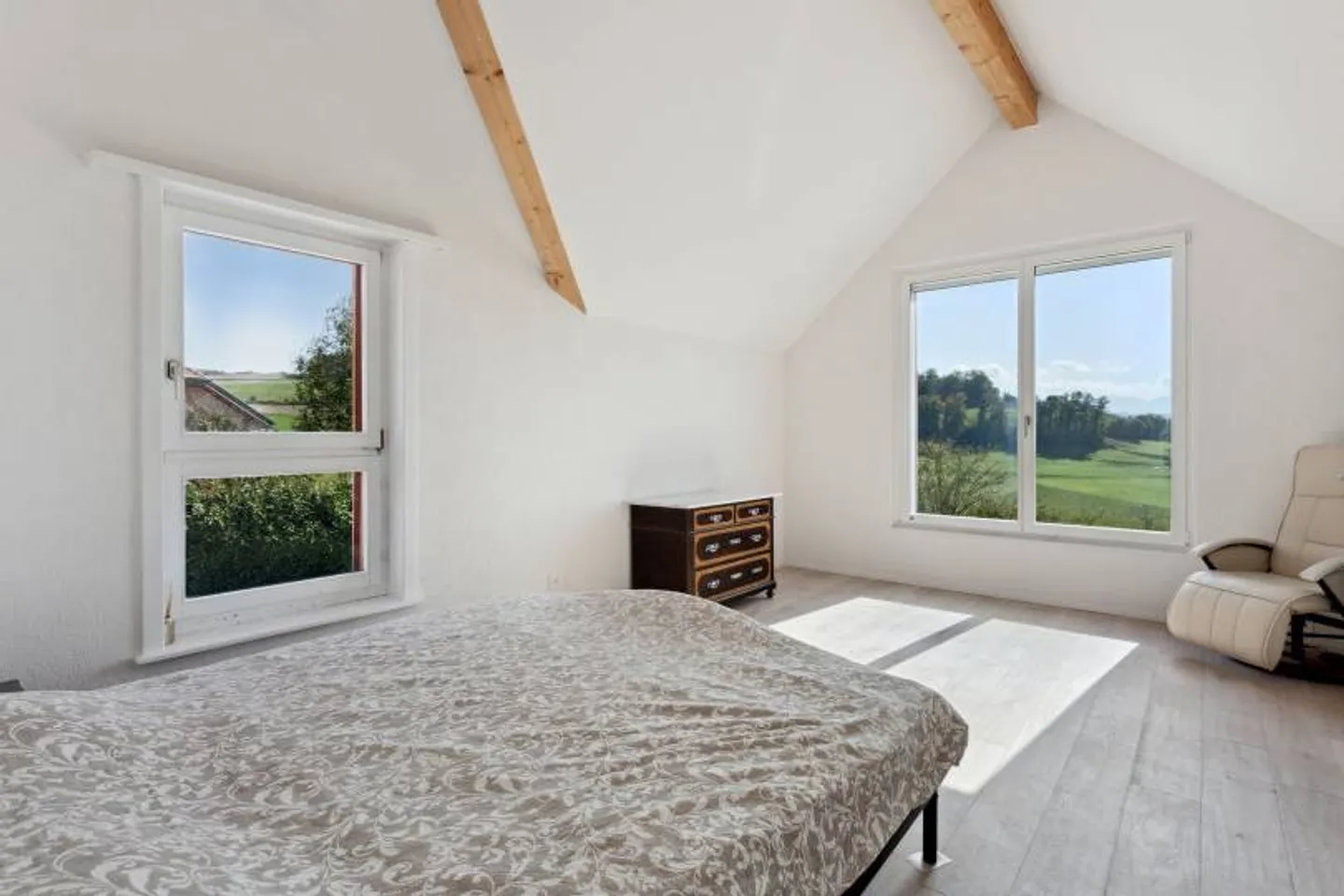 Villa unifamiliare in posizione tranquilla, vista mozzafiato, studio incluso - Foto 8 di 13