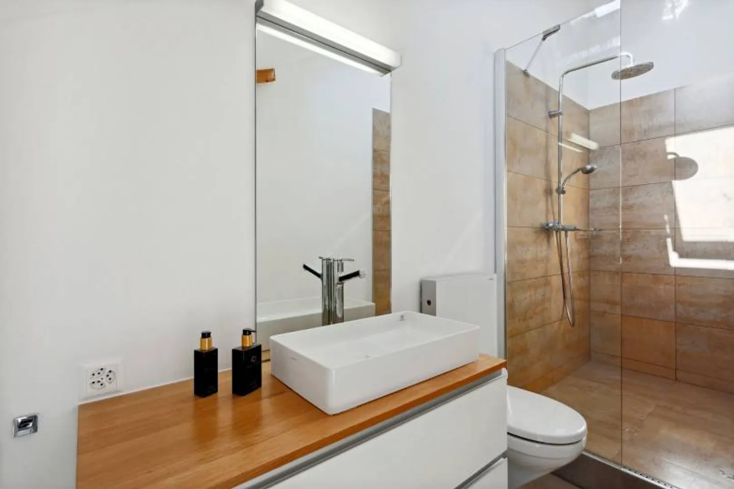 Villa unifamiliare in posizione tranquilla, vista mozzafiato, studio incluso - Foto 9 di 13