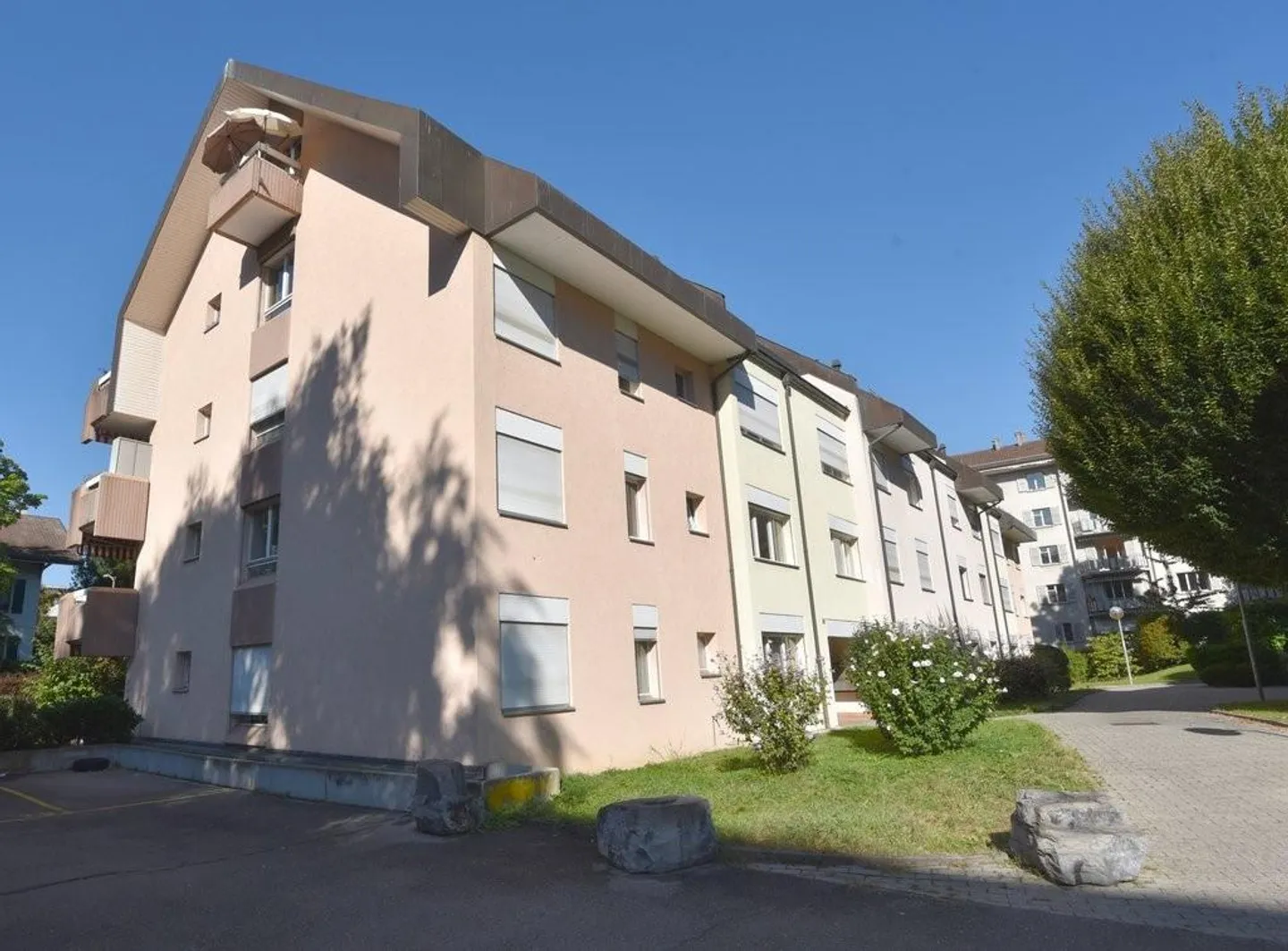 Spazioso appartamento di 3,5 locali di 84 m2 in una zona tranquilla - Foto 9 di 9