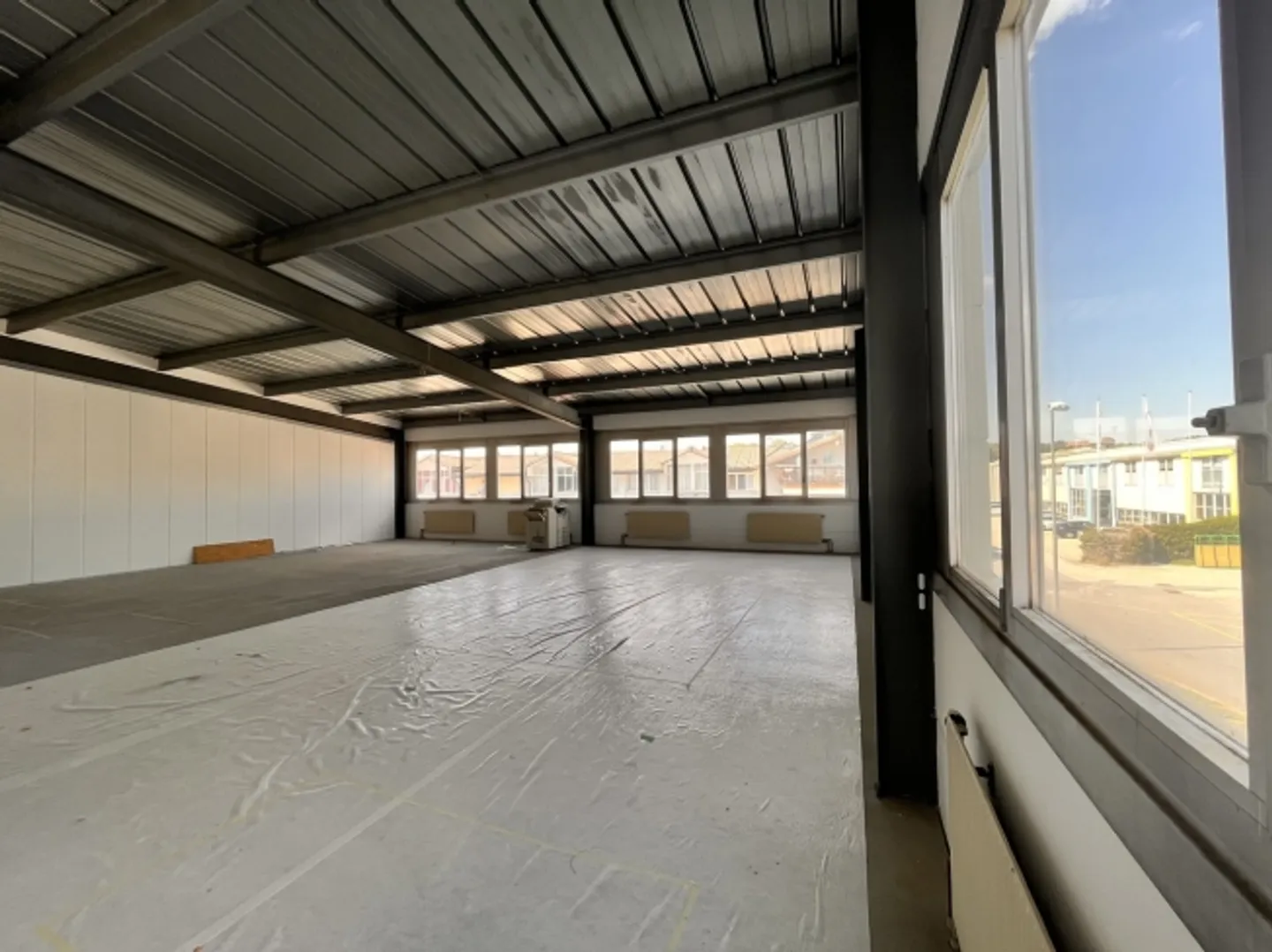 Bureaux lumineux de 128m2 à louer au 1er étage - Photo 4 sur 5