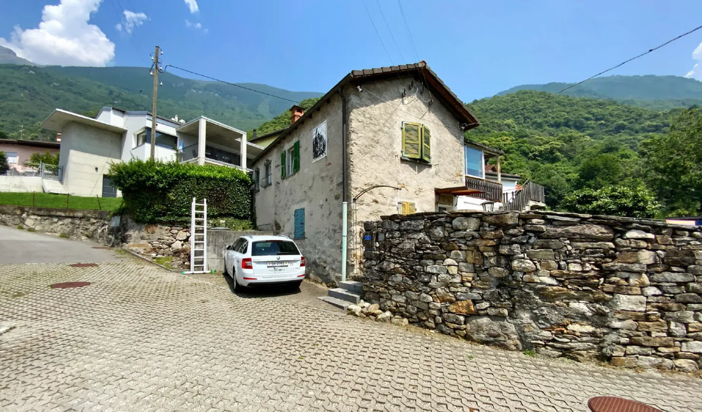 Casa da ristrutturare con possibilità di ampliamento - Foto 2 di 13