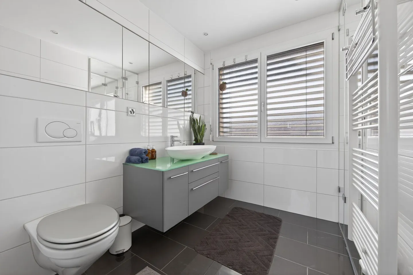 Wohlfühloase mit Balkon - stilvoll wohnen und entspannen! - Foto 4 von 10