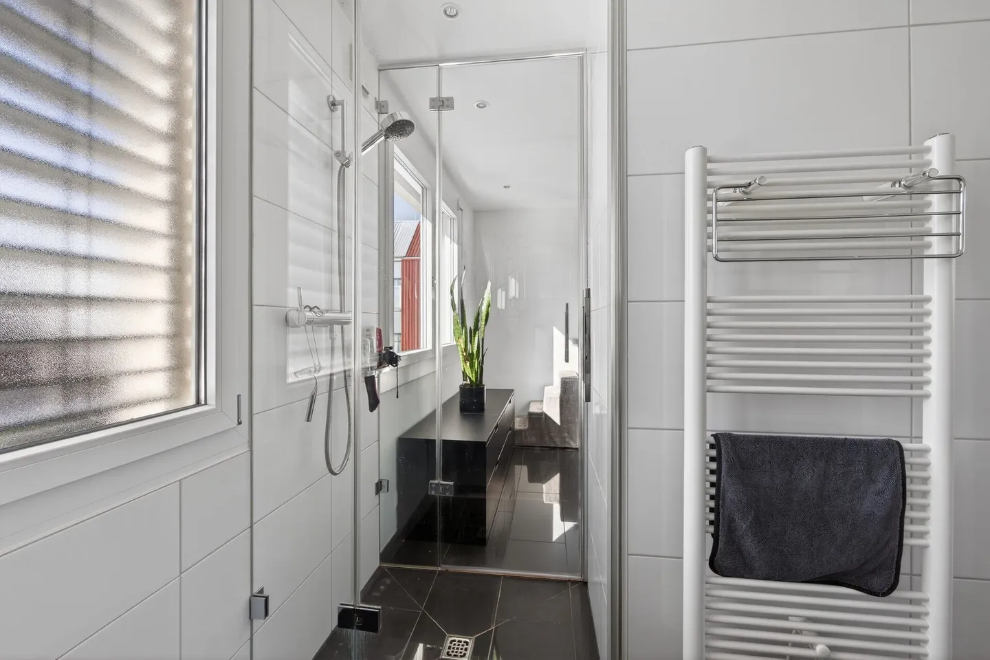 Wohlfühloase mit Balkon - stilvoll wohnen und entspannen! - Foto 9 von 10