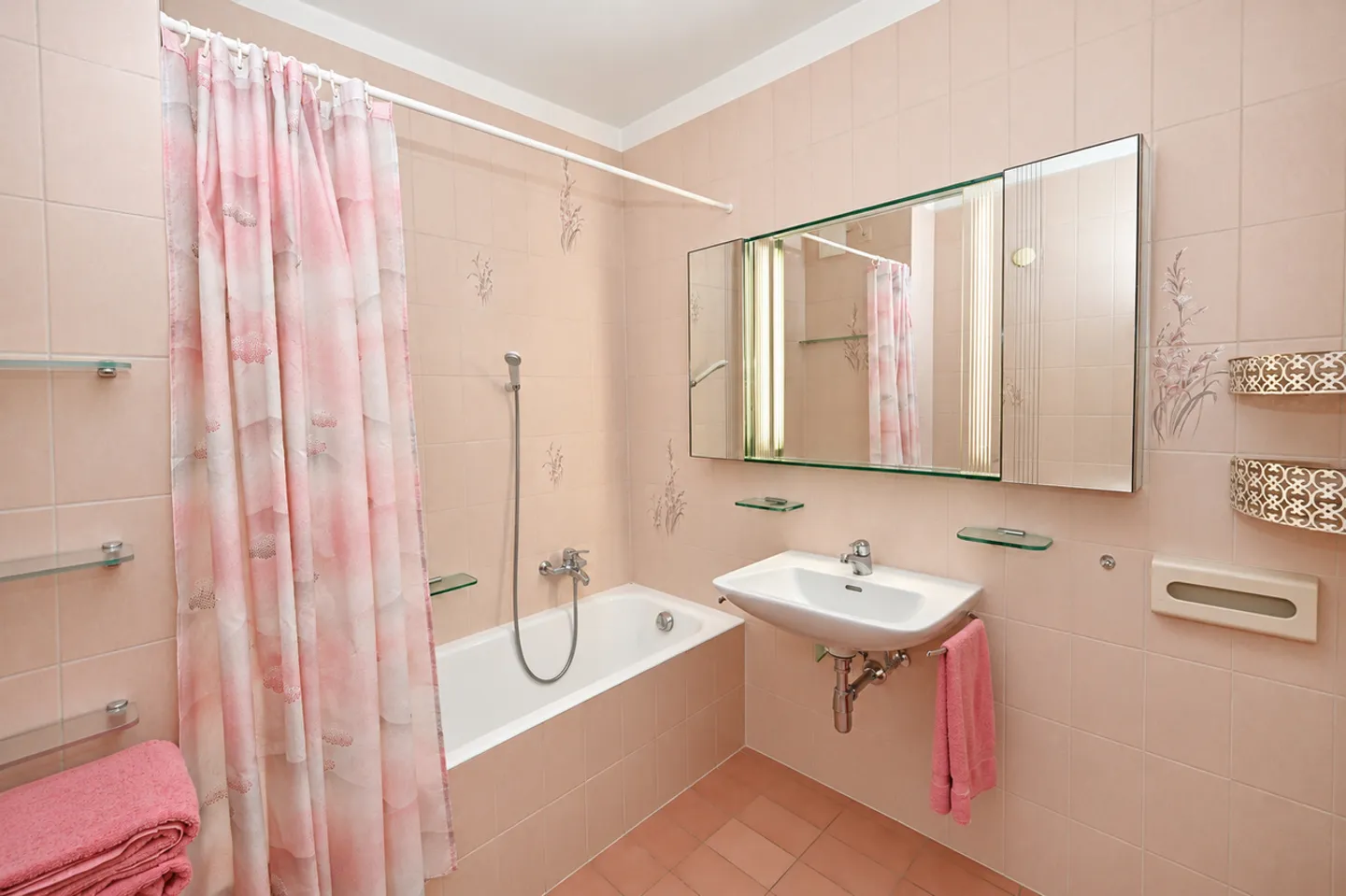 YOUR SECOND HOME IN THE HEART OF ASCONA – TERRACE WITH UNOBSTRUCTED VIEW - Photo 13 of 15