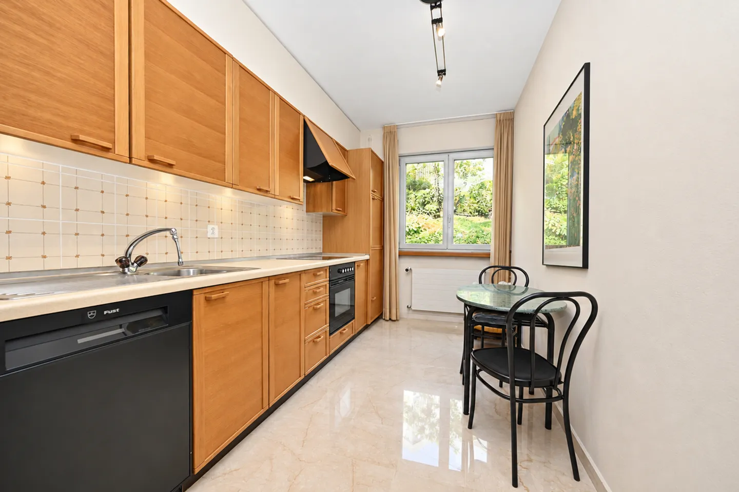 YOUR SECOND HOME IN THE HEART OF ASCONA – TERRACE WITH UNOBSTRUCTED VIEW - Photo 9 of 15