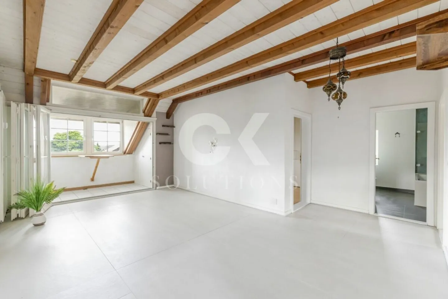 Charming 4.5-room maisonette apartment with gallery: Open living space, idyllic and central - Photo 4 of 12