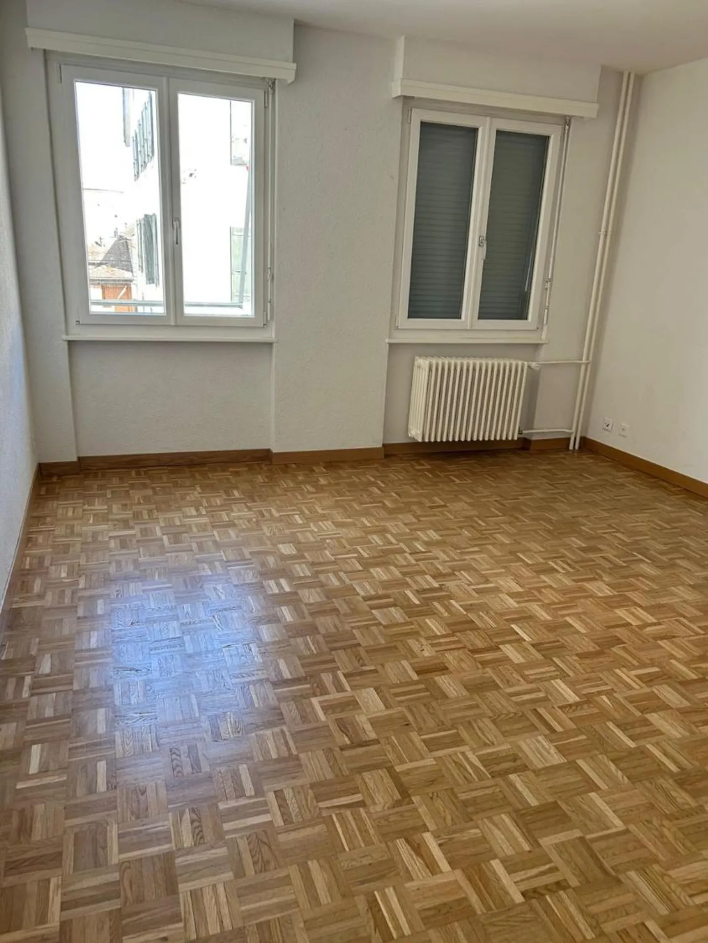 STUDIO IM ZENTRUM VON ROLLE MIT AUSSICHT AUF DAS SCHLOSS - Foto 3 von 6
