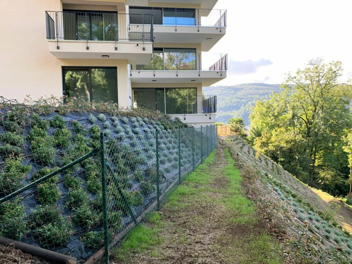 MODERN AND BRIGHT 2.5-ROOM APARTMENT - Photo 1 of 20