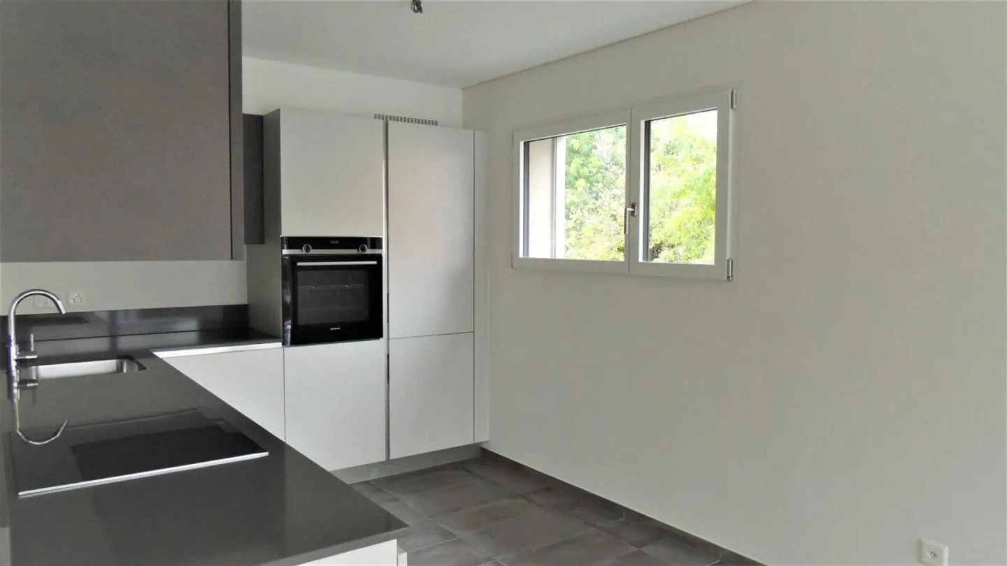 MODERN AND BRIGHT 2.5-ROOM APARTMENT - Photo 6 of 20