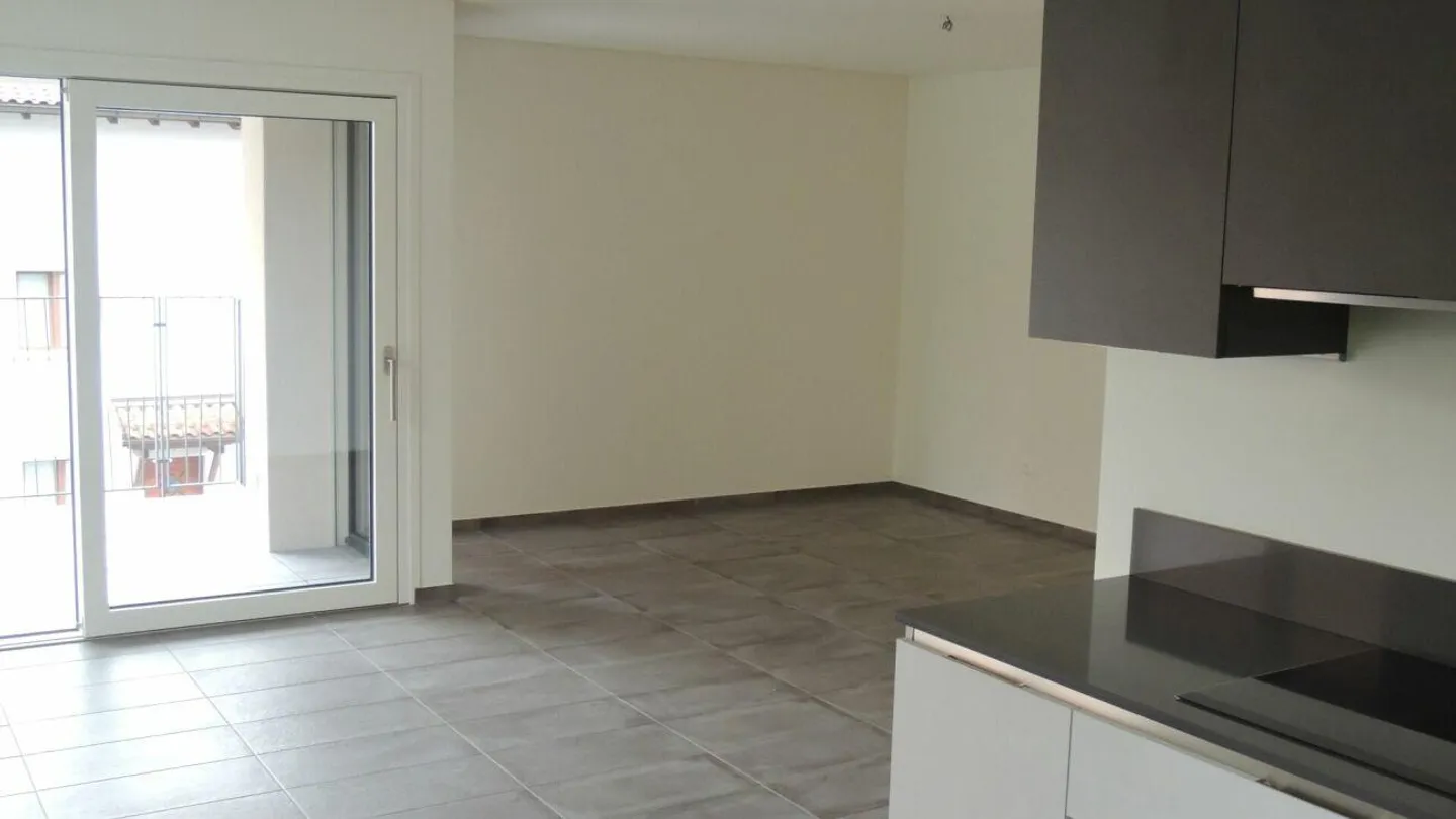 MODERN AND BRIGHT 2.5-ROOM APARTMENT - Photo 7 of 20