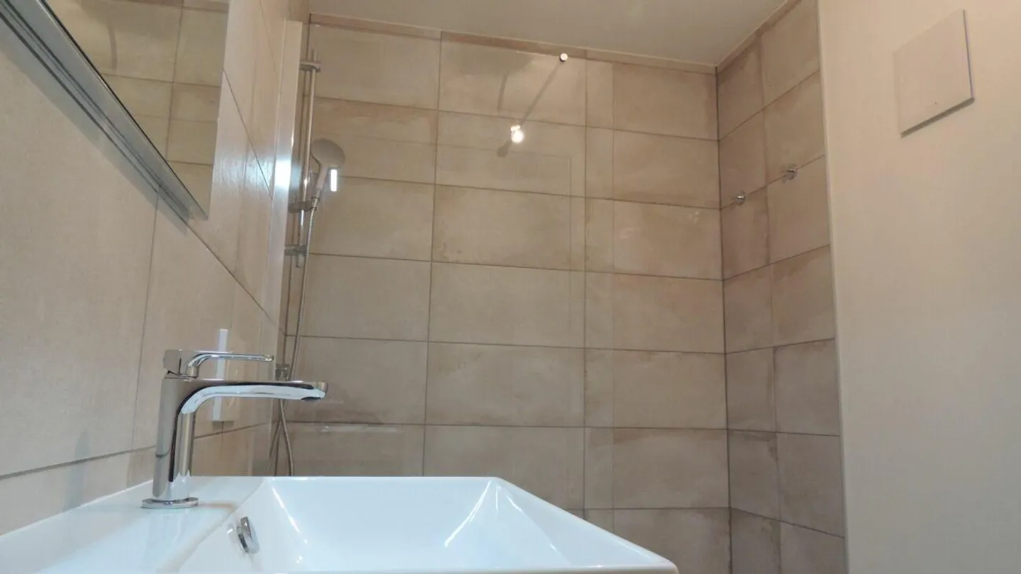 MODERN AND BRIGHT 2.5-ROOM APARTMENT - Photo 11 of 20