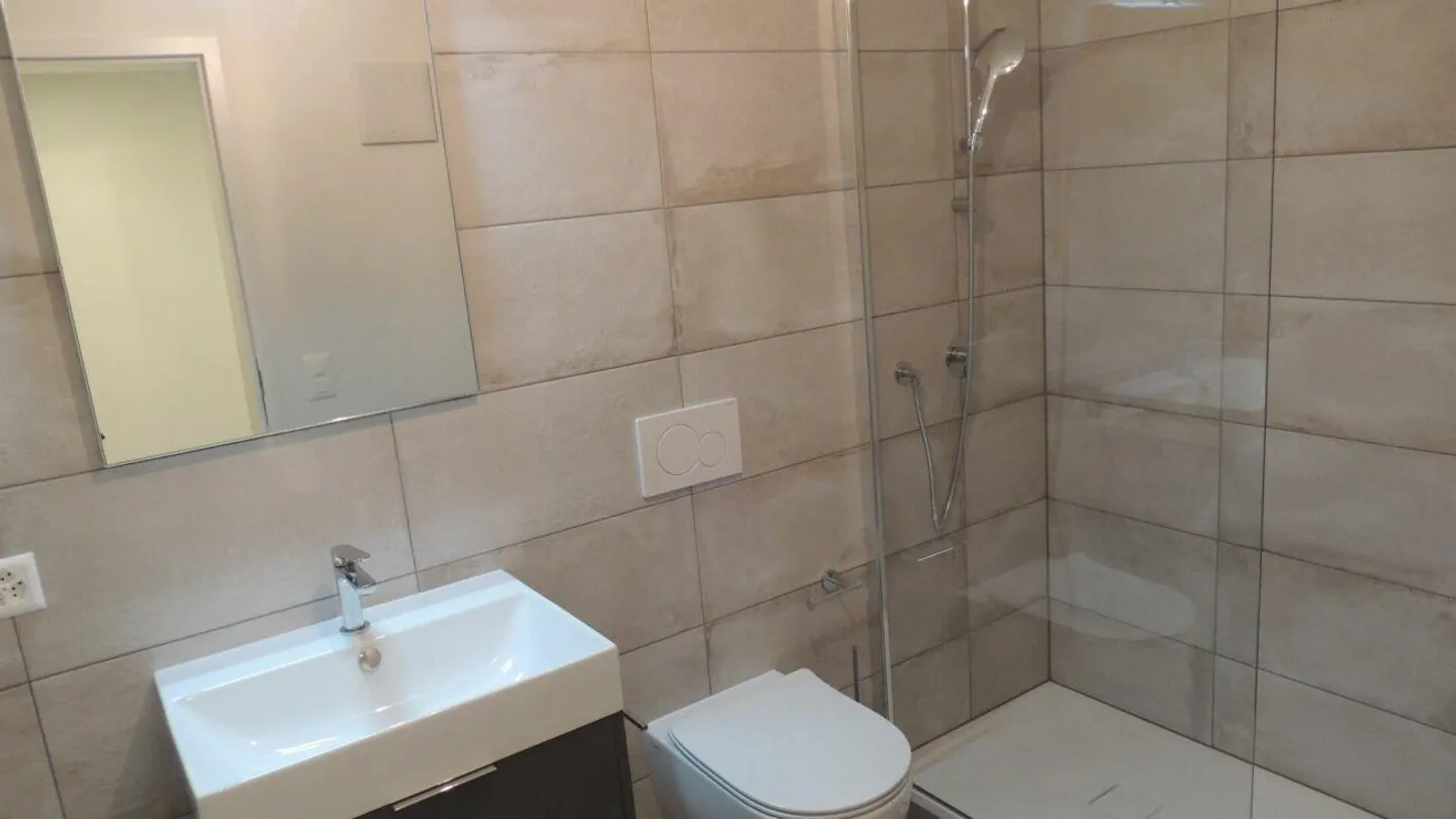 MODERN AND BRIGHT 2.5-ROOM APARTMENT - Photo 12 of 20