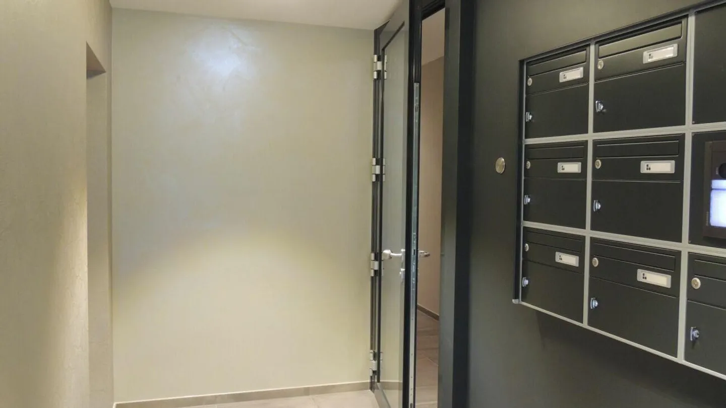 MODERN AND BRIGHT 2.5-ROOM APARTMENT - Photo 16 of 20