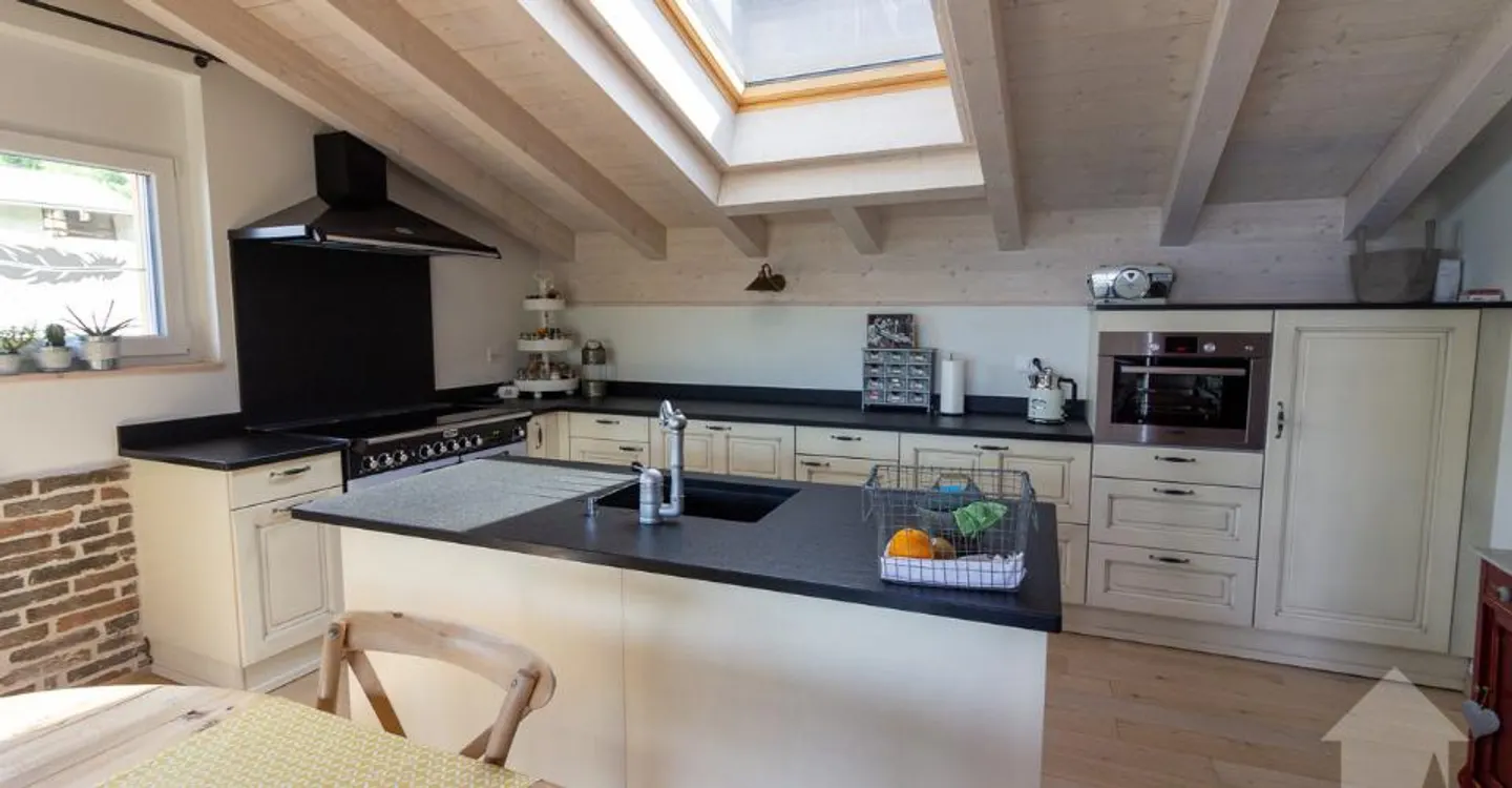 Duplex Attique de Luxe dans un Village Calme - Photo 3 sur 11