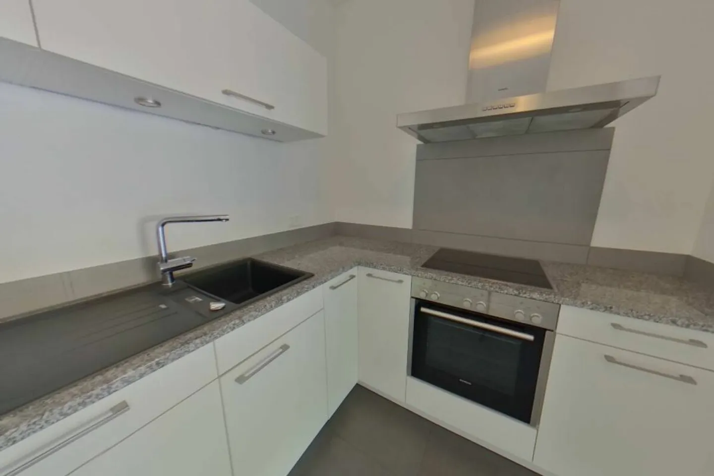 Charming Ground-Floor Apartment - Photo 4 of 8