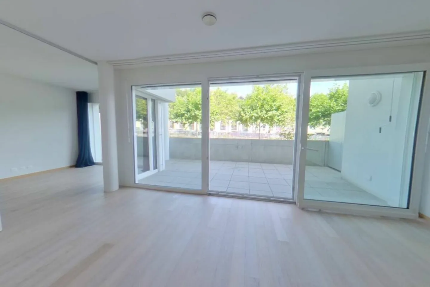 Charming Ground-Floor Apartment - Photo 2 of 8