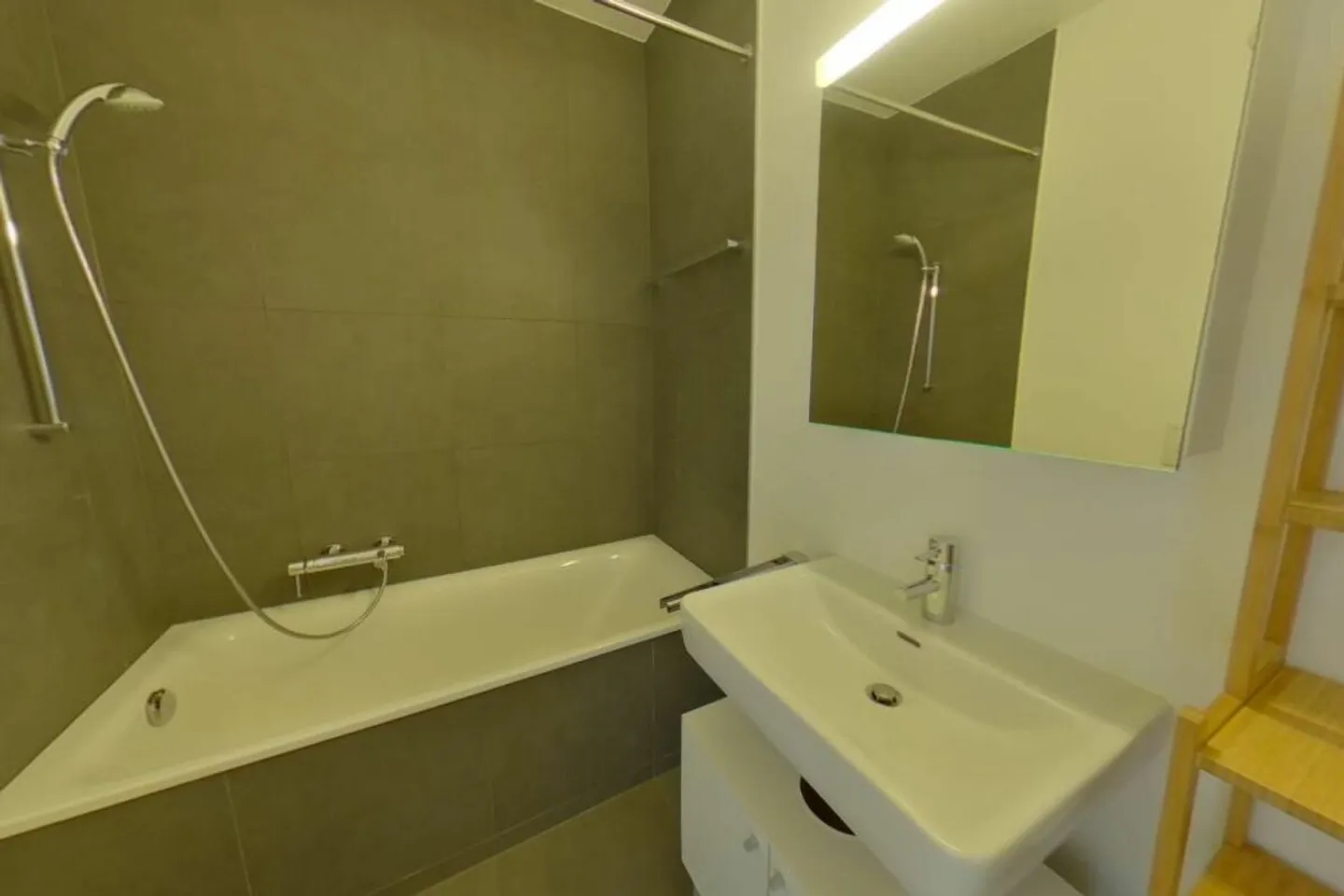Charming Ground-Floor Apartment - Photo 7 of 8