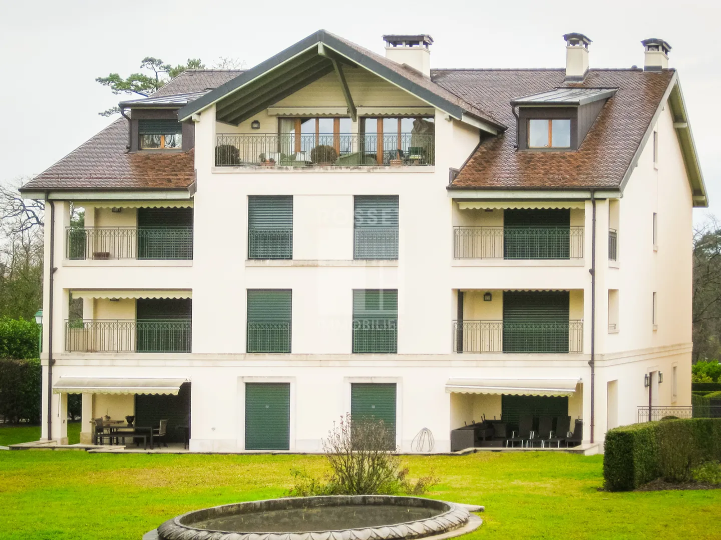 Large 8-room apartment - Photo 1 of 11