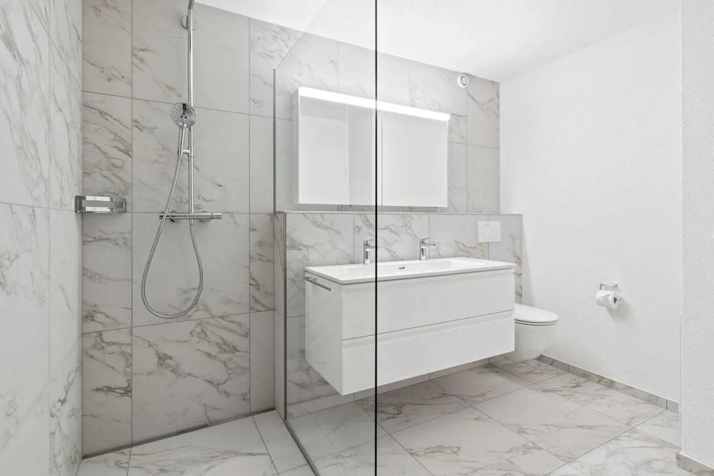 Appartamento con terrazza 4.5 locali con vista panoramica a Beggingen - Foto 6 di 13