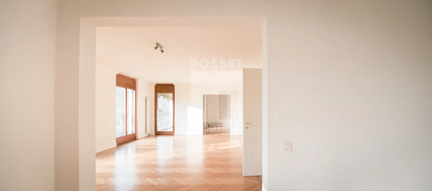 Large 8-room apartment - Photo 2 of 11