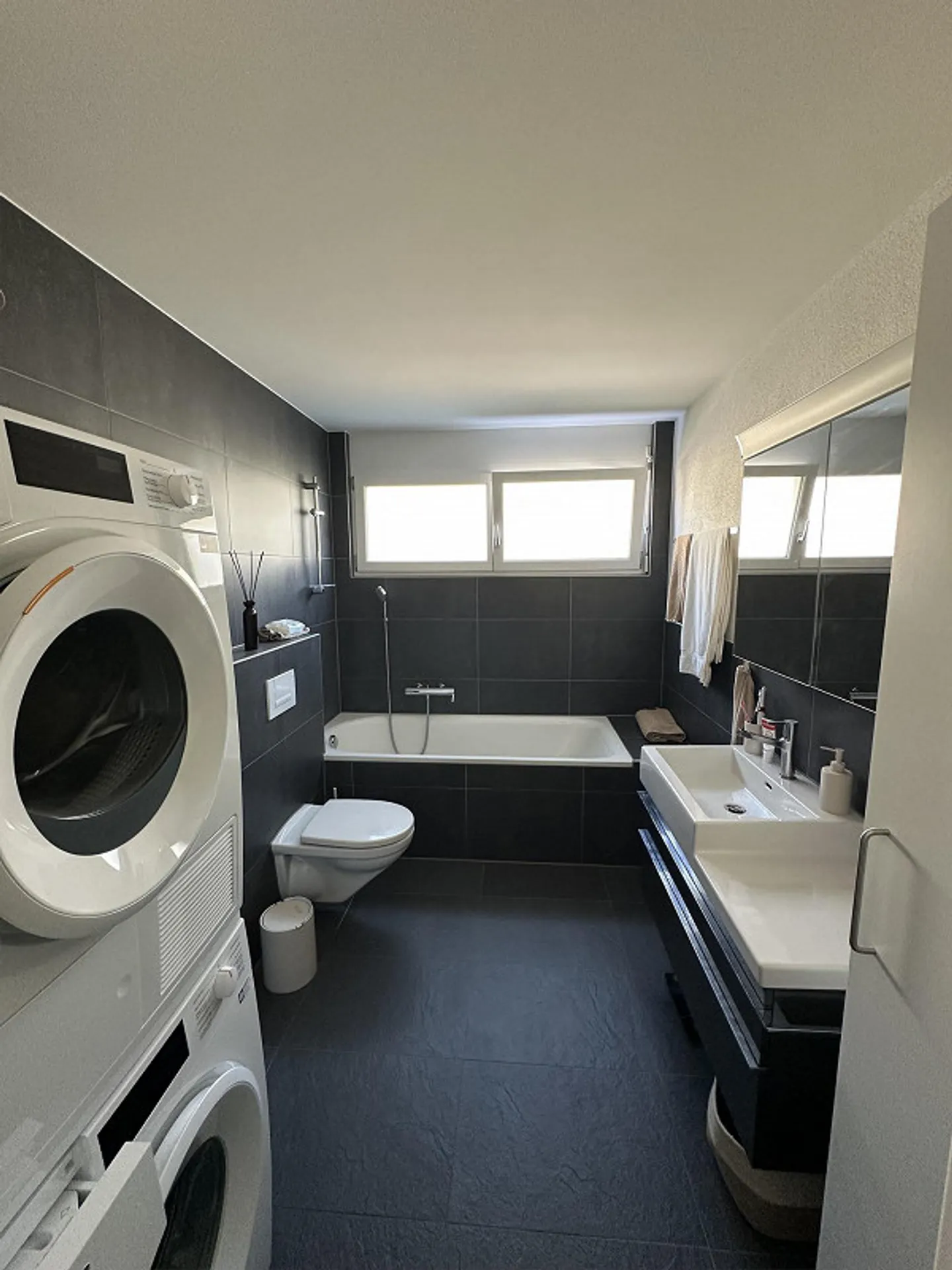 Modern 4.5-room apartment in a quiet location in Lyss - Photo 5 of 9