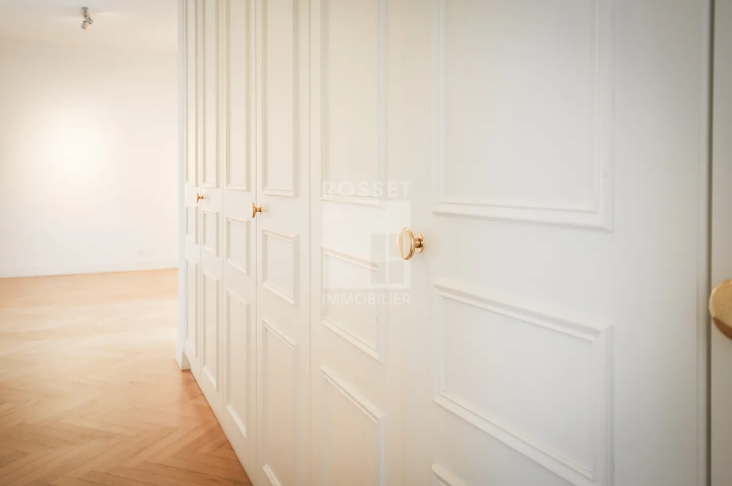 Large 8-room apartment - Photo 5 of 11