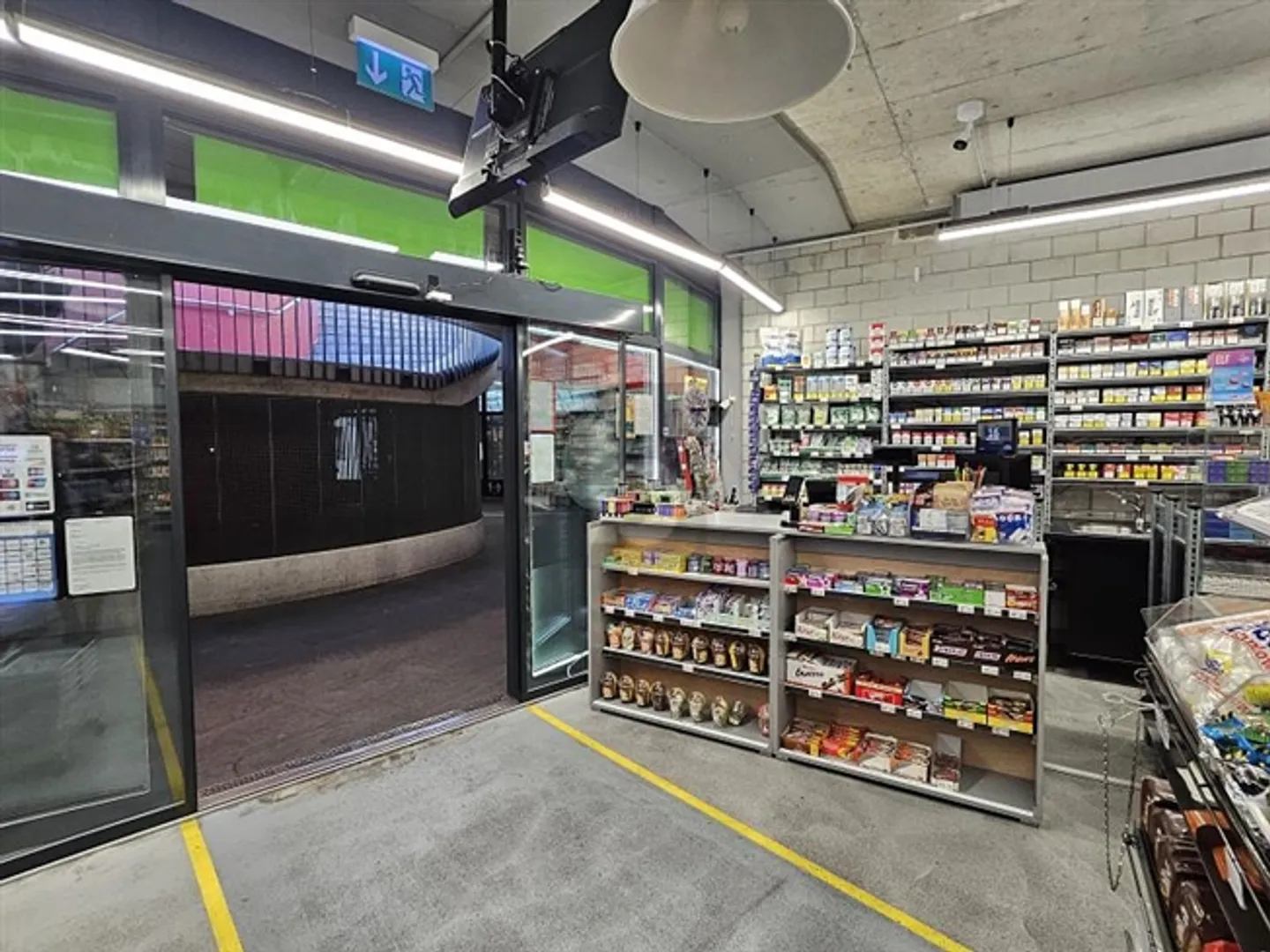 ATTRACTIVE & SALES-STRONG LOCATION AT THE TRAIN STATION - Photo 3 of 6