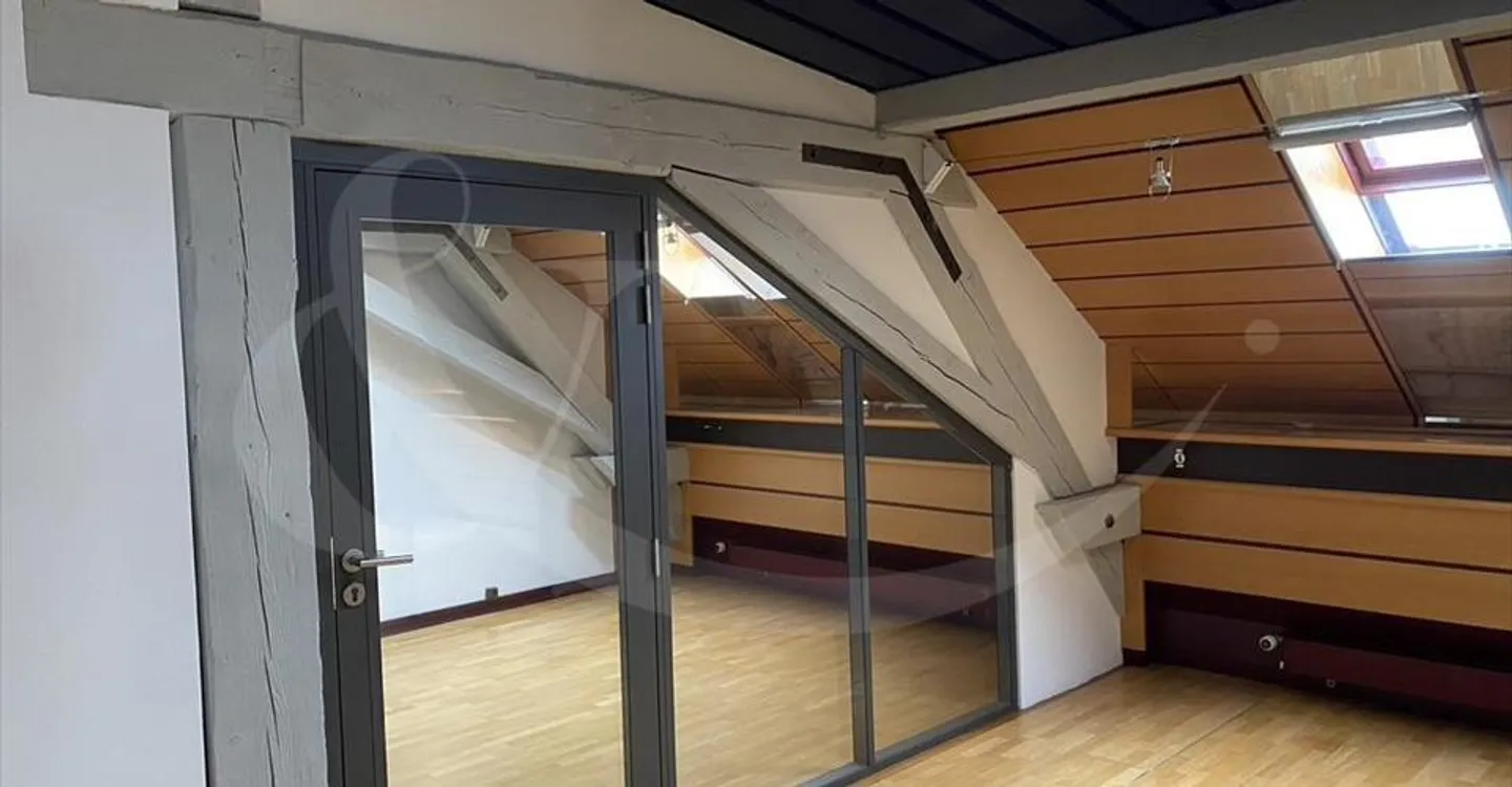 Spacious Office in Banking District - Photo 2 of 7