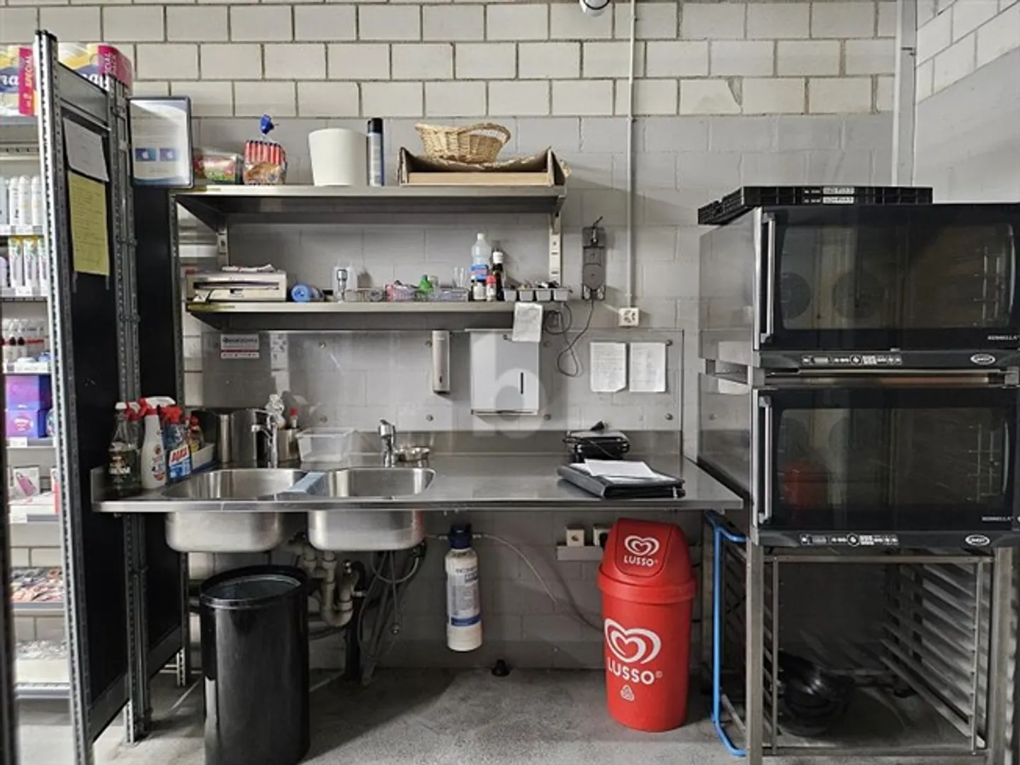 ATTRACTIVE & SALES-STRONG LOCATION AT THE TRAIN STATION - Photo 5 of 6