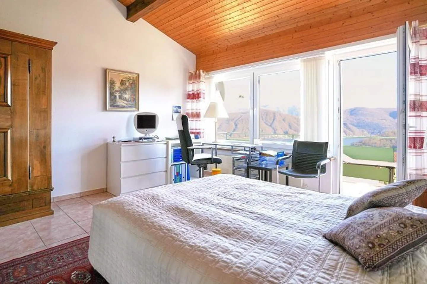 Villa 4 1/2 pièces avec piscine et beau jardin - Photo 9 sur 31