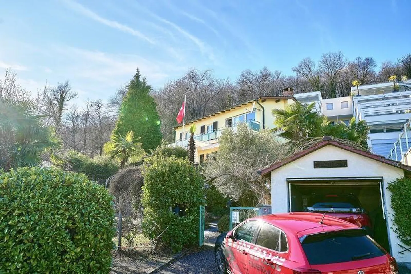 Villa 4 1/2 pièces avec piscine et beau jardin - Photo 1 sur 31