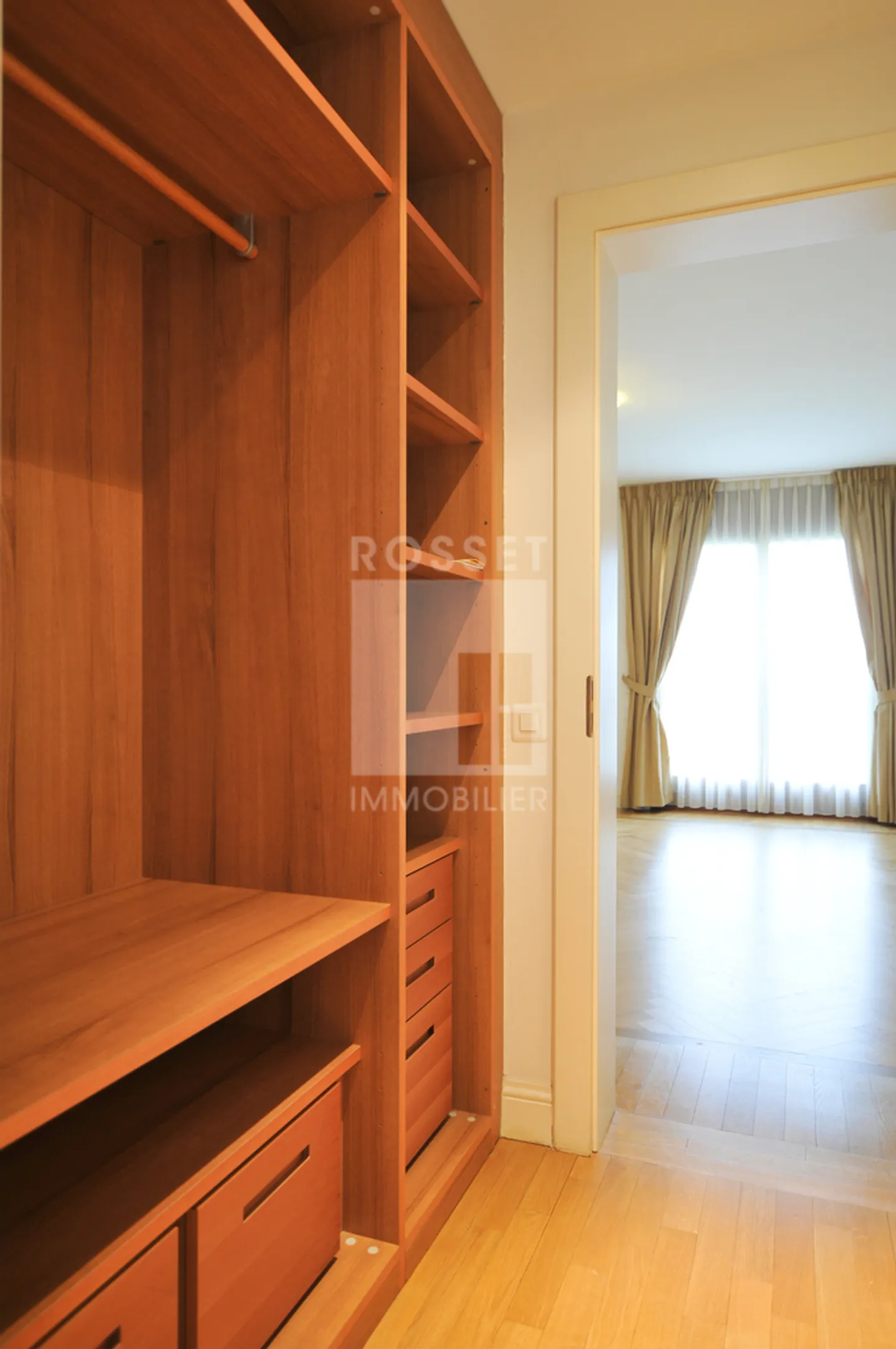 Large 8-room apartment - Photo 6 of 11