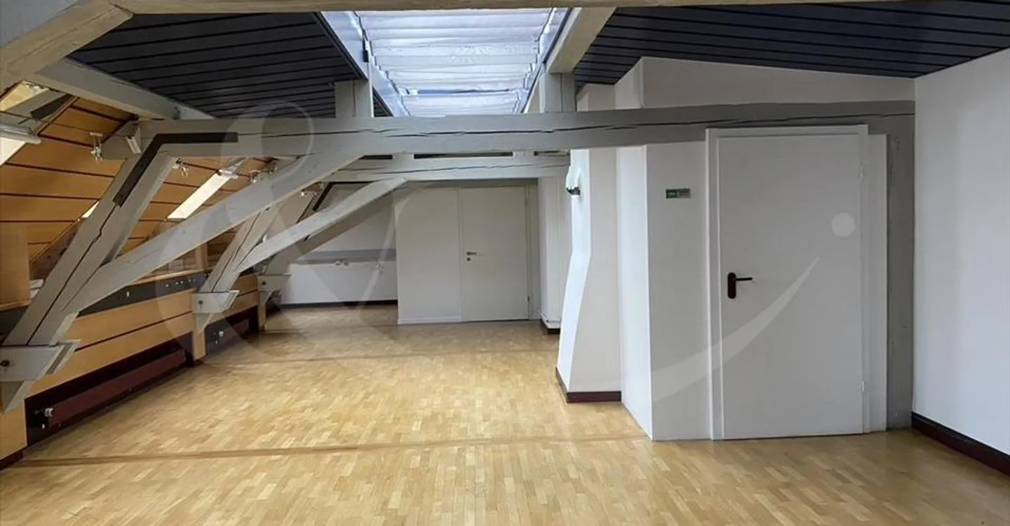 Spacious Office in Banking District - Photo 3 of 7