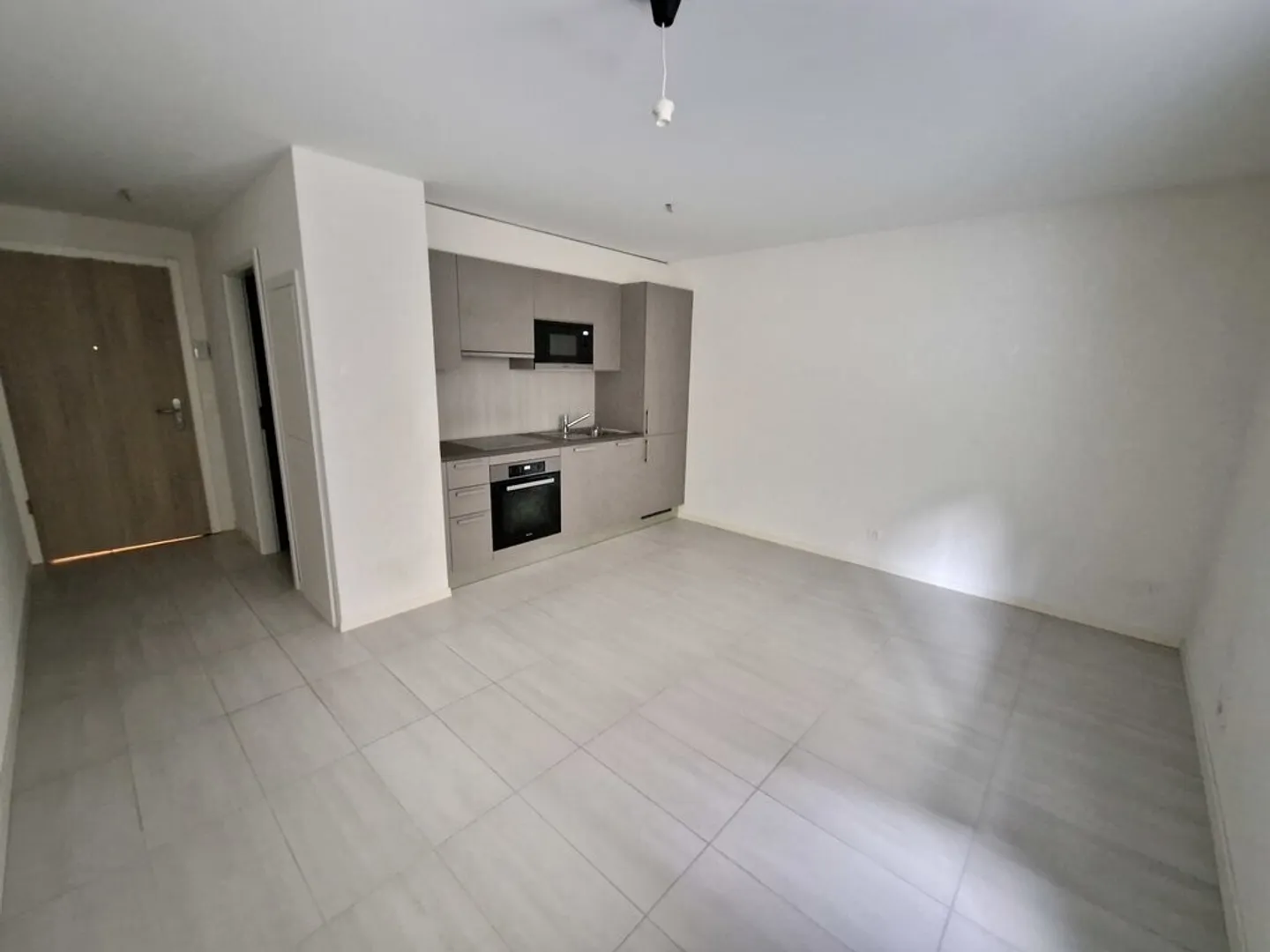 Sublime studio avec balcon proche du parc de Valency - Photo 1 sur 7