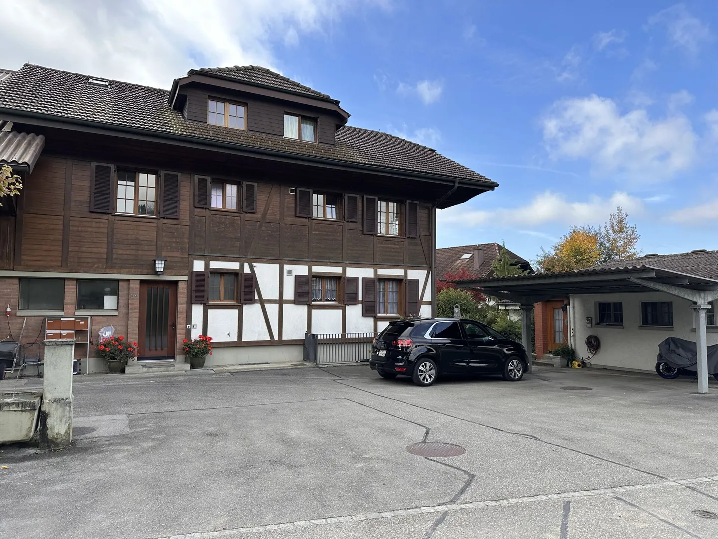 3-Familienhaus mit ehem. Ökonomieteil/Schopf bzw. viel Potenzial - Foto 1 von 11